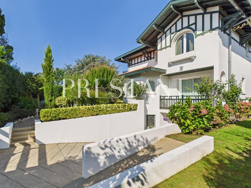 Maison - 282 m² - 10 pièces