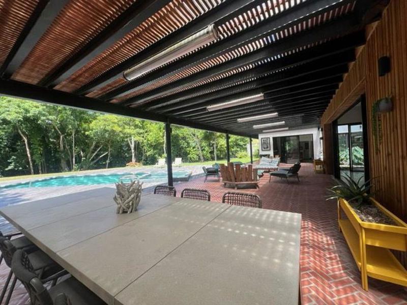 Villa - 395 m² - 9 pièces