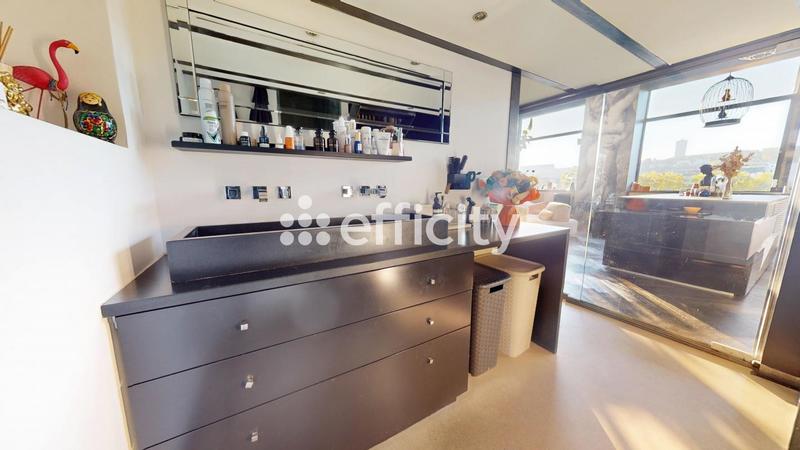 Loft - 149 m² - 4 pièces