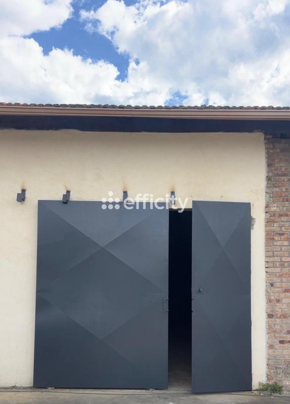 Parking / Garage - 110 m²