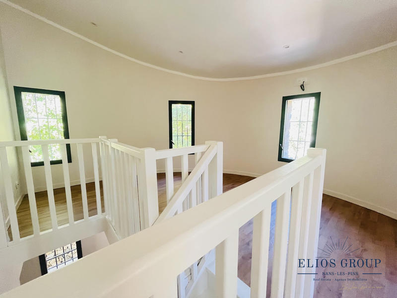 Villa - 310 m² - 10 pièces