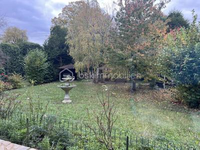 Maison - 232 m² - 8 pièces