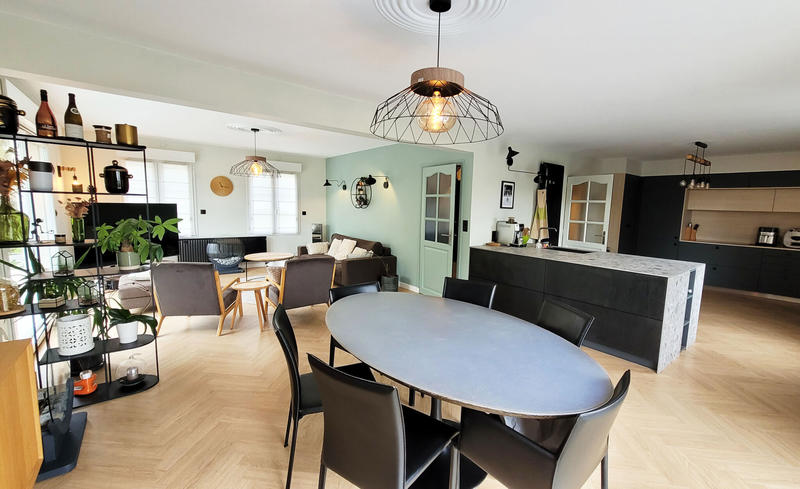 Maison - 215 m² - 8 pièces