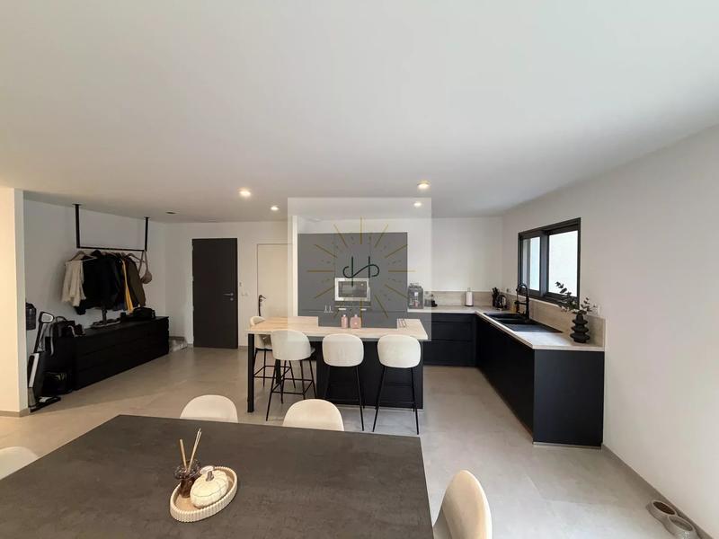 Maison - 110 m² - 4 pièces