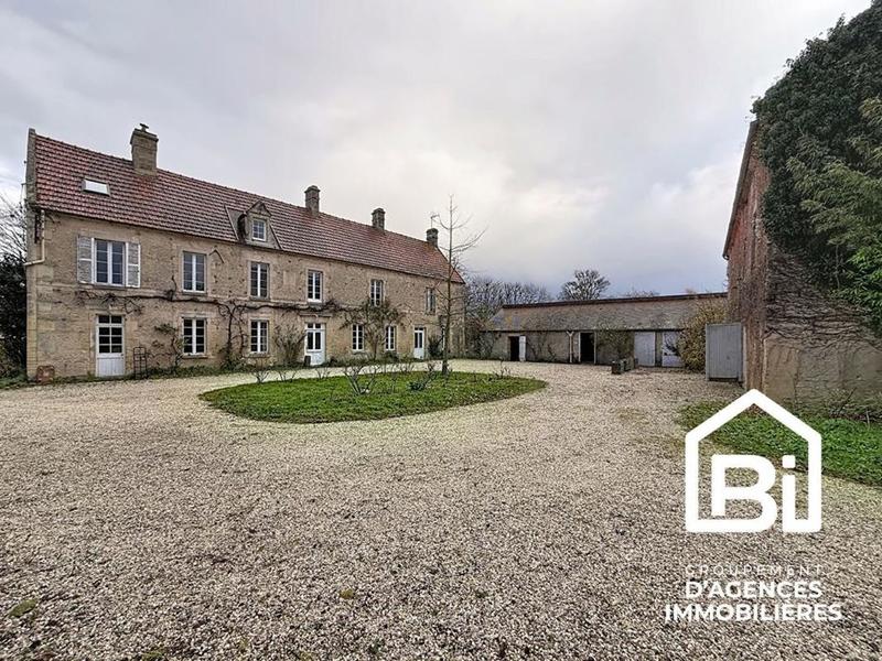 Corps de ferme - 300 m² - 9 pièces