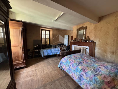Maison - 230 m² - 8 pièces