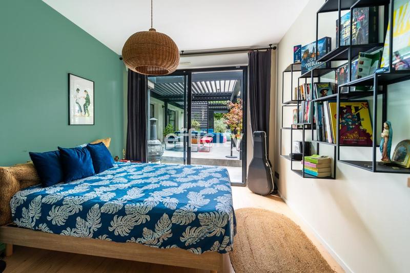 Maison - 292 m² - 10 pièces