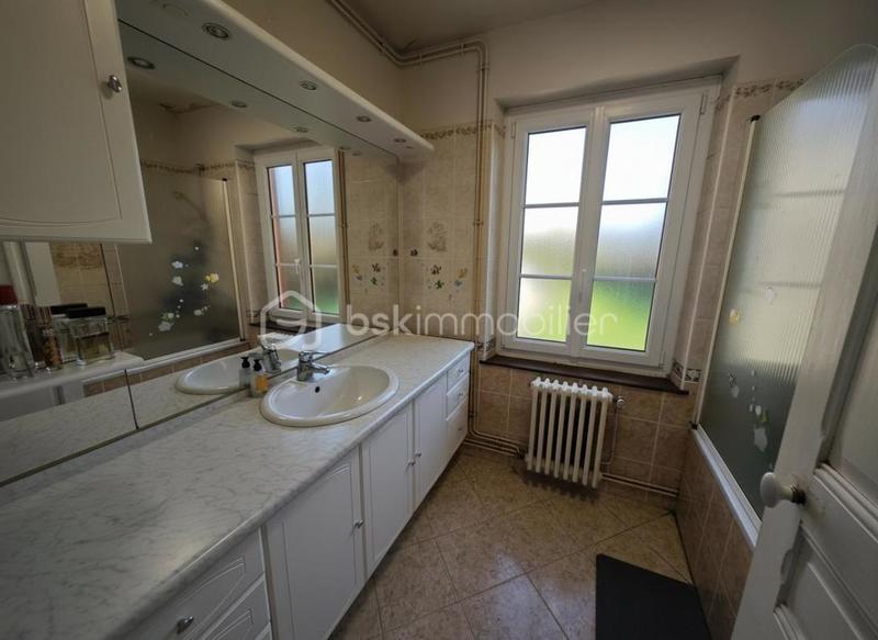 Maison - 123 m² - 9 pièces