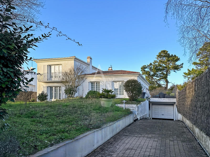 Maison - 196 m² - 6 pièces