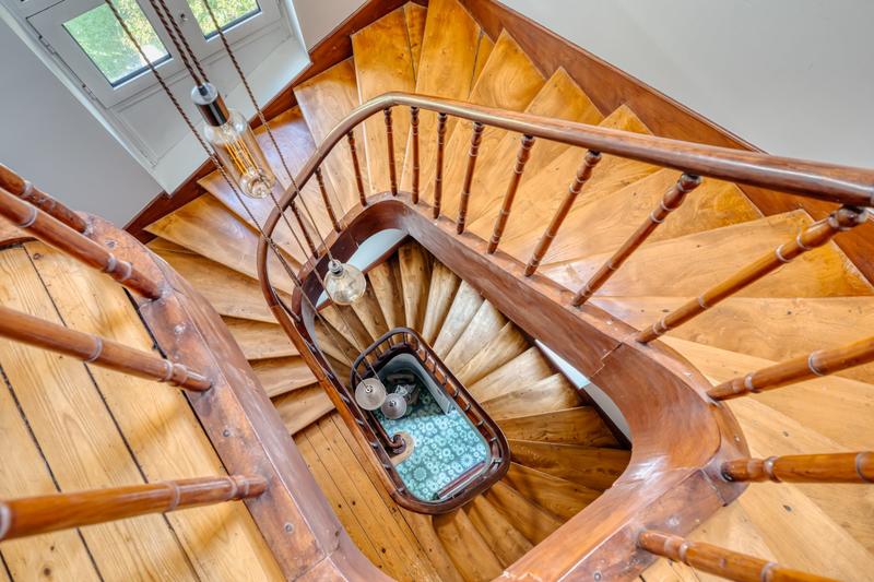 Maison - 313 m² - 13 pièces