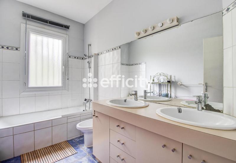 Maison - 141 m² - 7 pièces