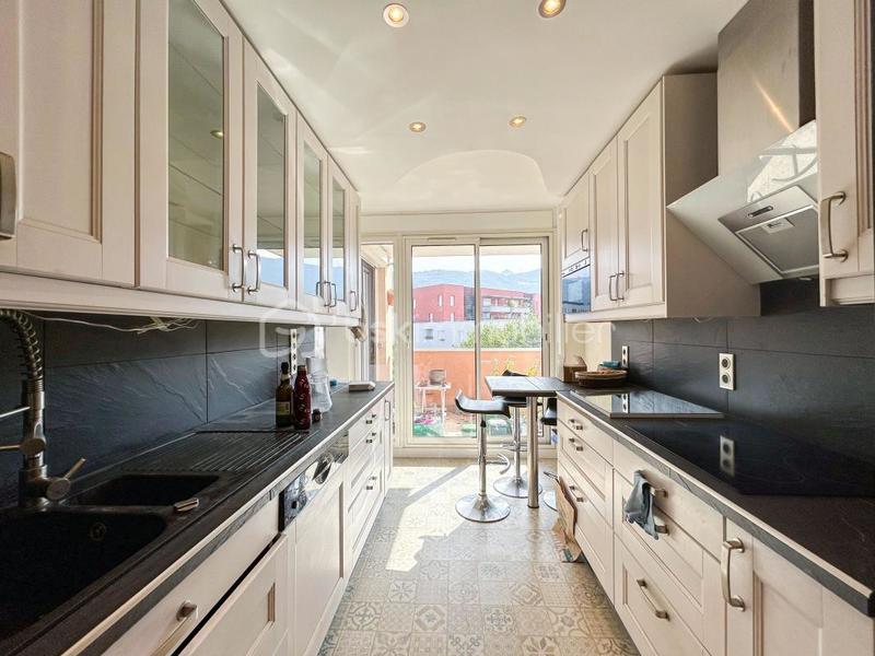 Appartement - 90 m² - 4 pièces