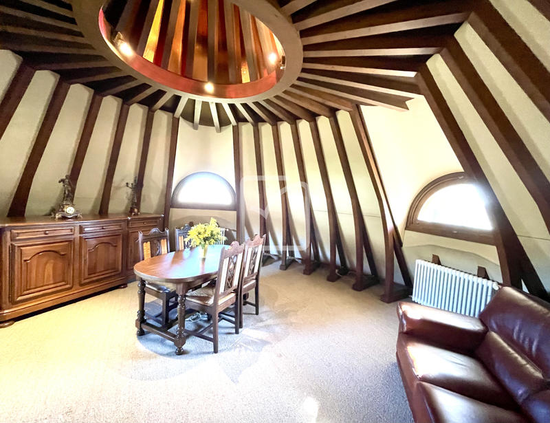 Maison - 333 m² - 8 pièces