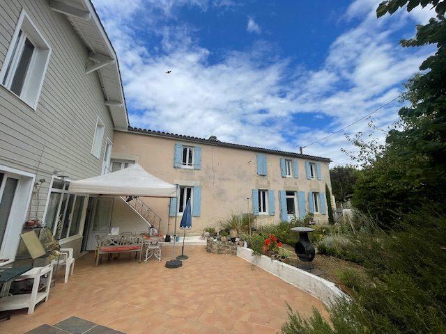 Maison - 278 m² - 10 pièces