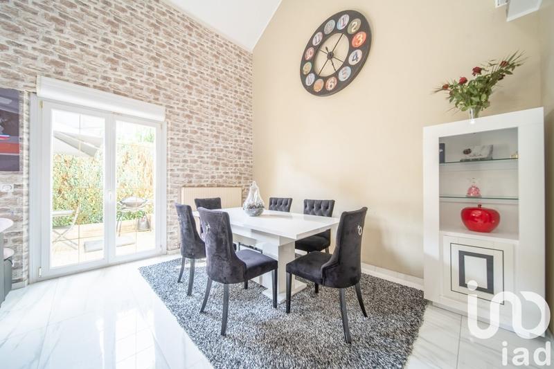 Maison - 179 m² - 8 pièces