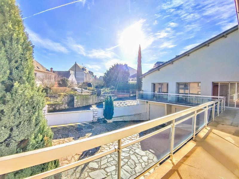 Maison - 570 m² - 8 pièces