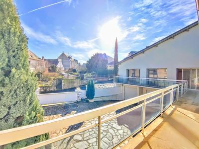 Maison - 570 m² - 8 pièces