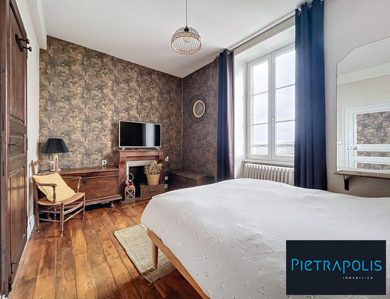 Maison - 196 m² - 7 pièces