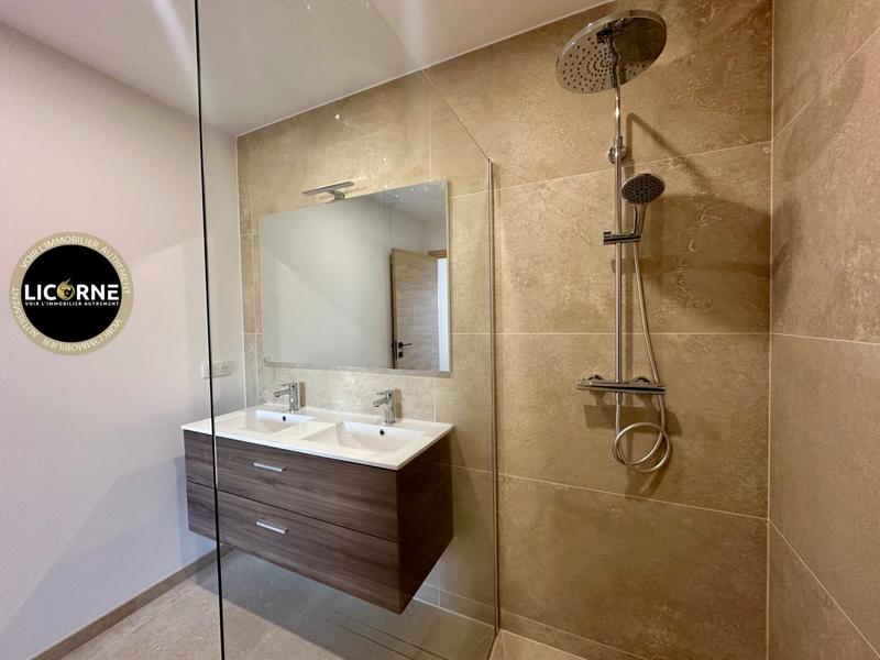 Villa - 219 m² - 9 pièces