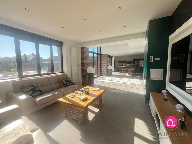 Maison - 230 m² - 6 pièces