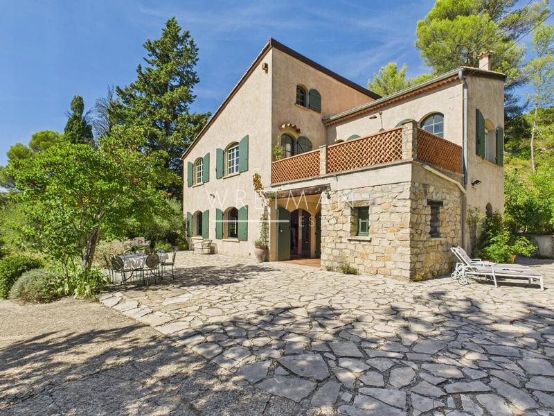 Villa - 177 m² - 7 pièces