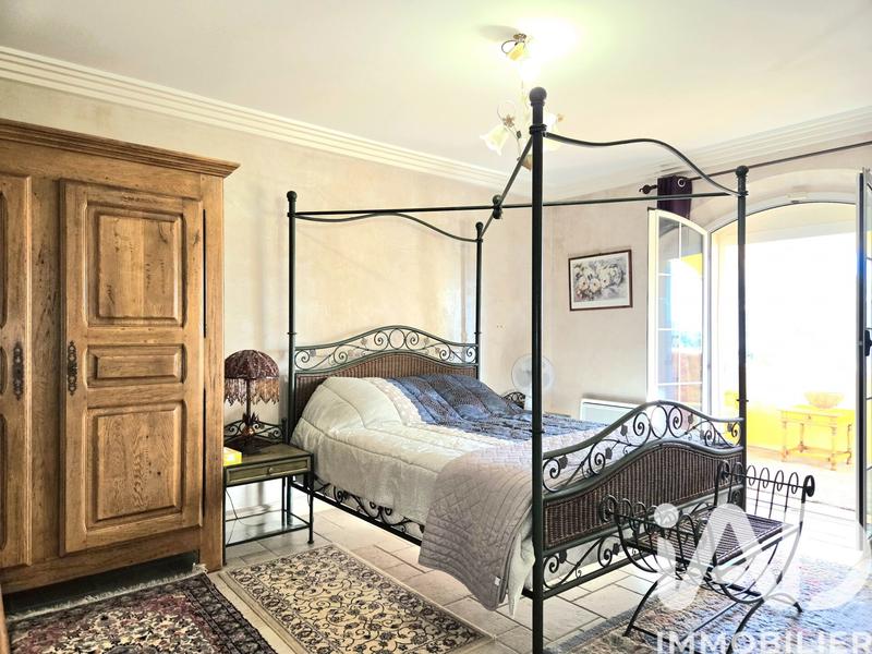 Maison - 300 m² - 7 pièces