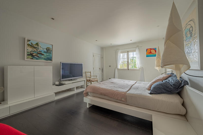 Maison - 353 m² - 8 pièces