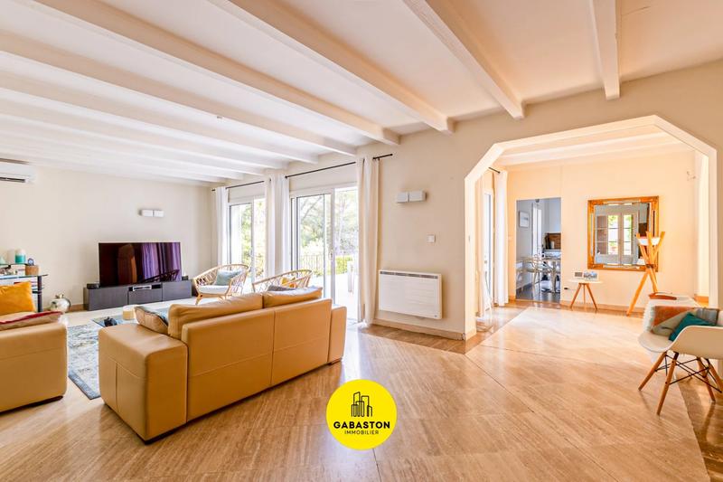 Propriété - 252 m² - 7 pièces