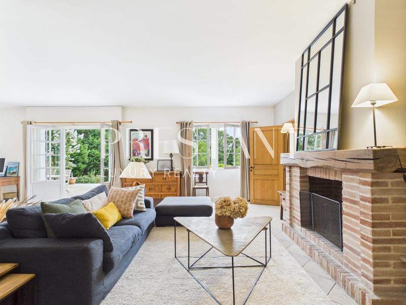 Maison - 250 m² - 7 pièces