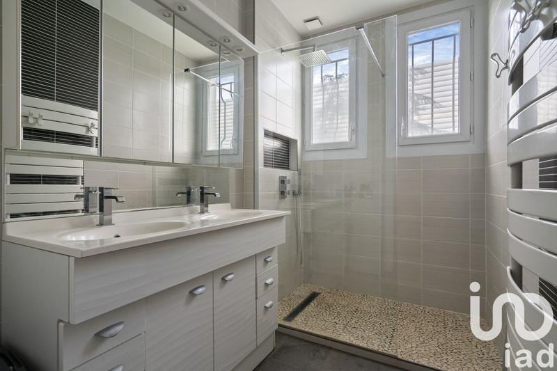 Maison - 251 m² - 6 pièces