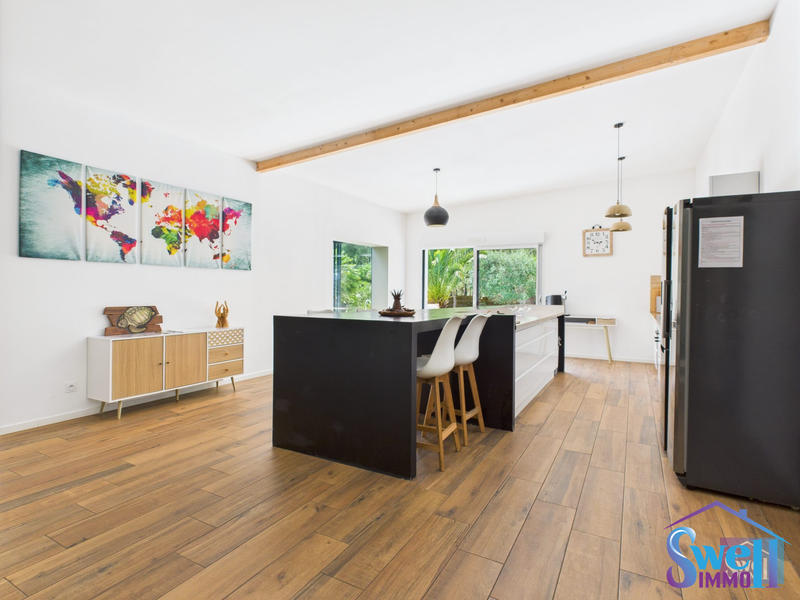 Maison - 225 m² - 8 pièces