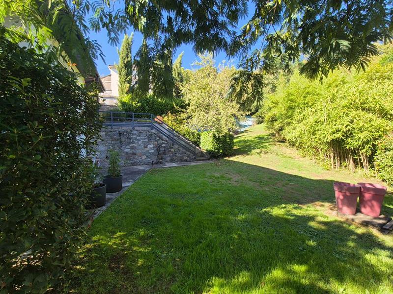 Maison - 221 m² - 7 pièces