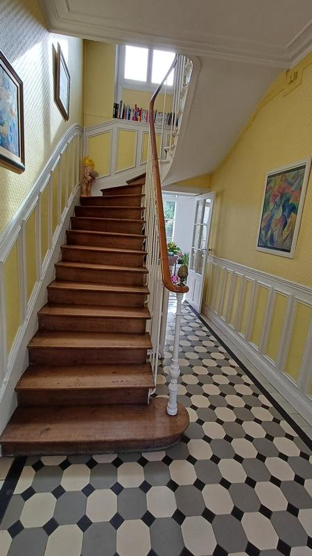 Maison - 218 m² - 7 pièces