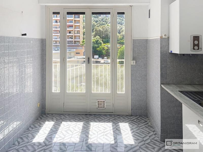 Appartement - 93 m² - 4 pièces