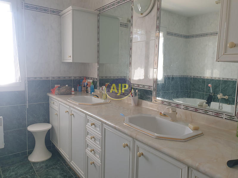 Maison - 185 m² - 6 pièces