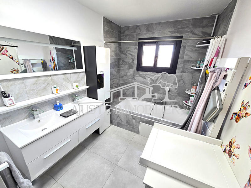 Villa - 200 m² - 7 pièces