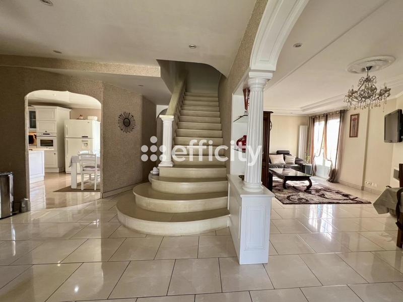 Maison - 197 m² - 7 pièces