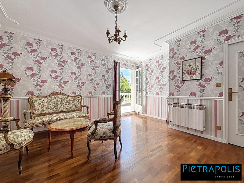 Maison - 278 m² - 9 pièces