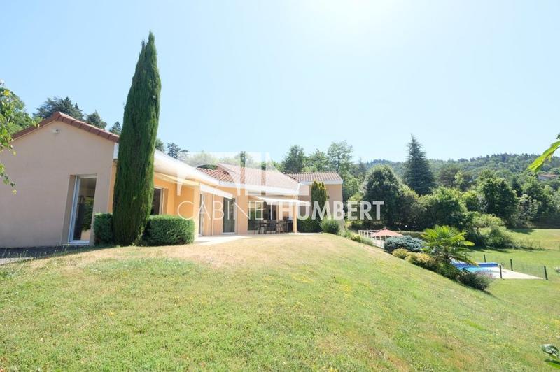 Maison - 220 m² - 7 pièces