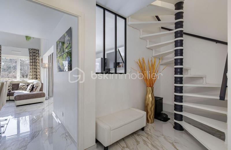 Duplex - 143 m² - 7 pièces