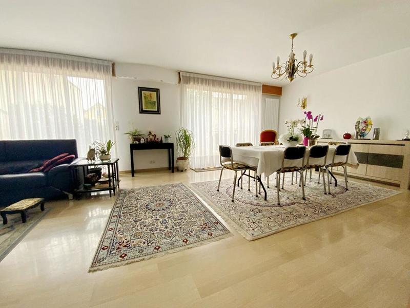 Maison - 250 m² - 6 pièces