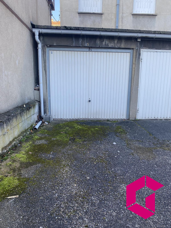 Parking / Garage - 11 m²