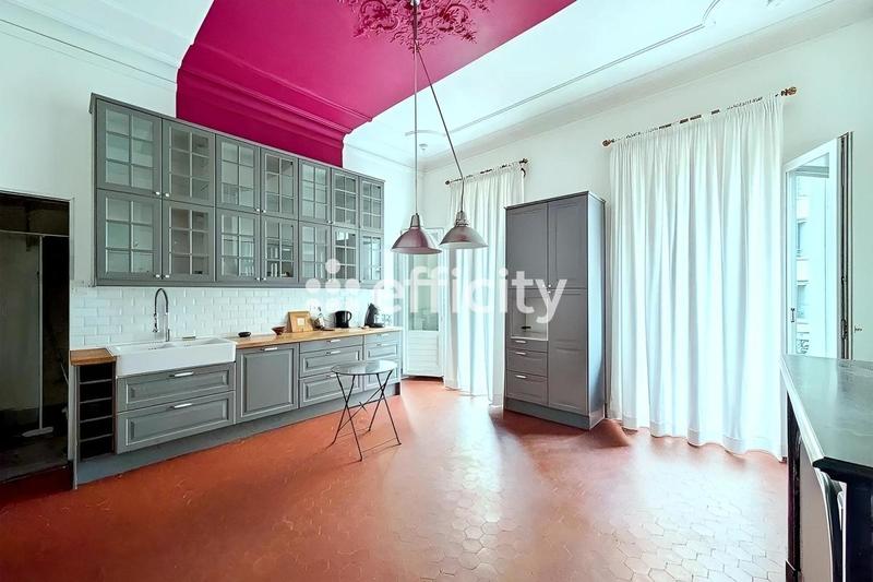 Appartement - 131 m² - 6 pièces