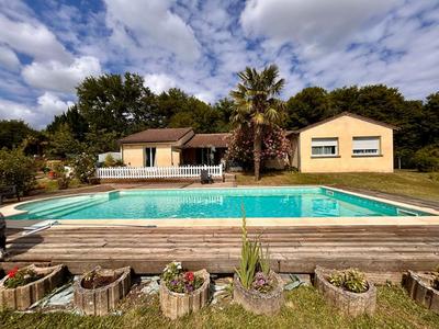 Maison - 181 m² - 8 pièces