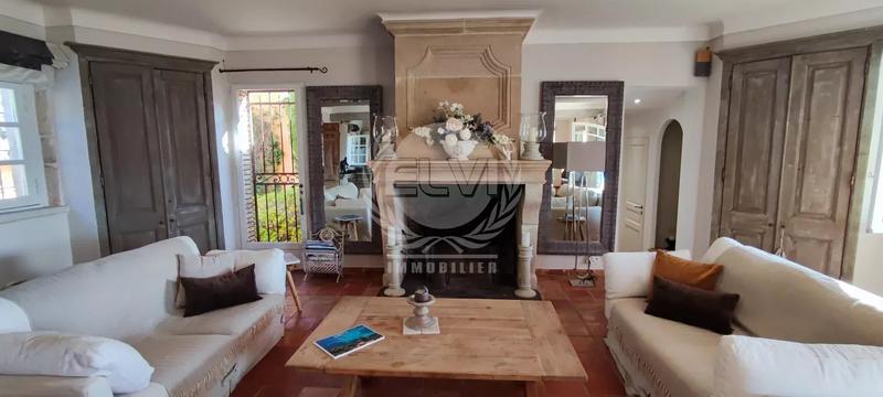 Maison - 280 m² - 10 pièces