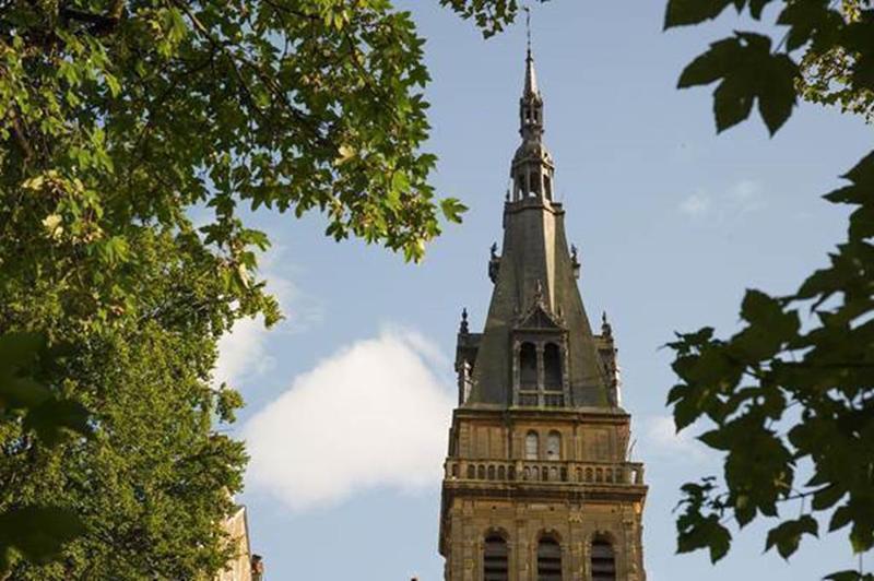 Visite guidée de la Basilique de Mézières, ses vitraux et son trésor d'art sacré