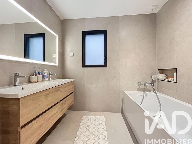 Maison - 121 m² - 6 pièces