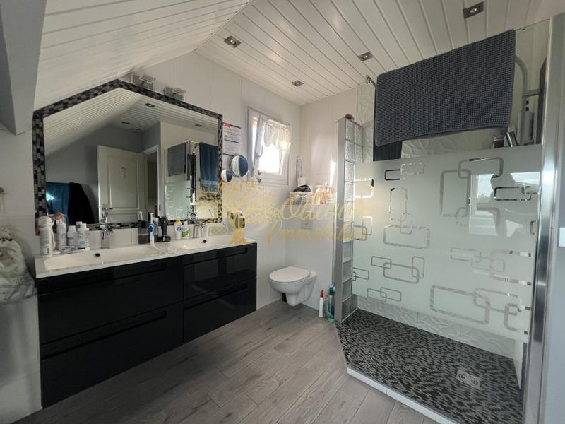 Pavillon - 140 m² - 5 pièces