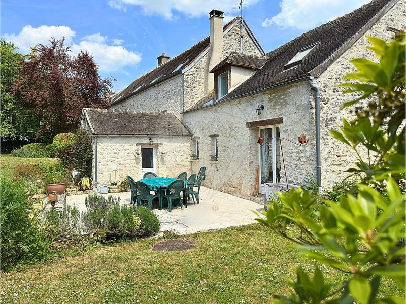 Demeure - 226 m² - 9 pièces