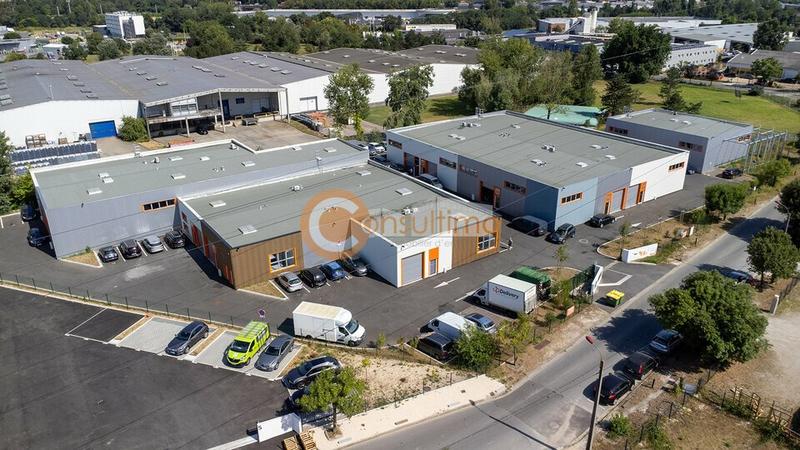 Local d'activité / Entrepôt - 410 m²